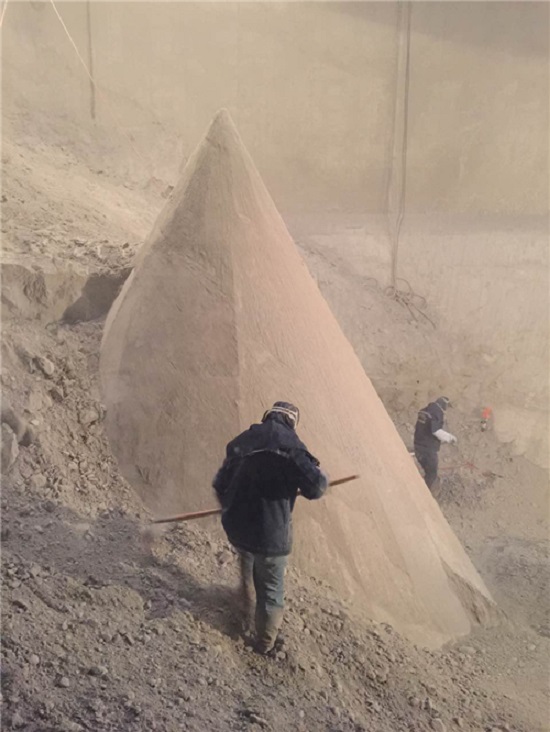 迪慶水泥庫(kù)清灰:專業(yè)清理,筑就綠色發(fā)展